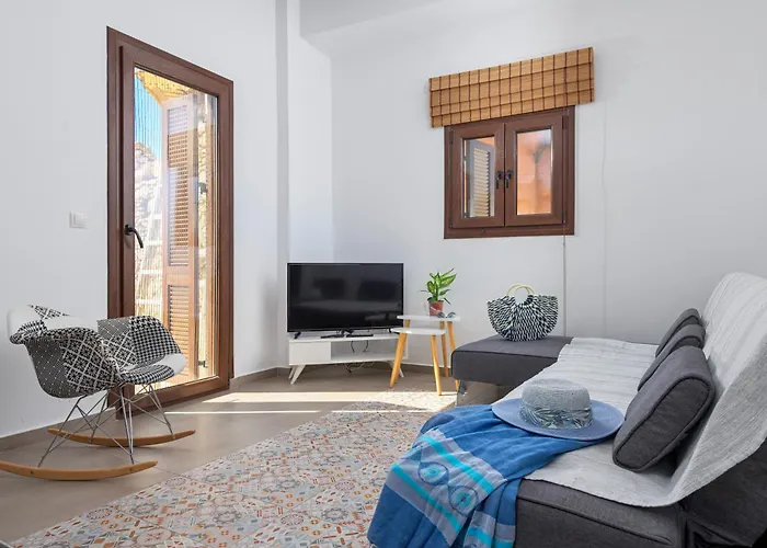 Alley 7, Old Town 4*