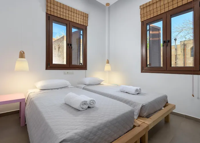 Alley 7, Old Town 4*