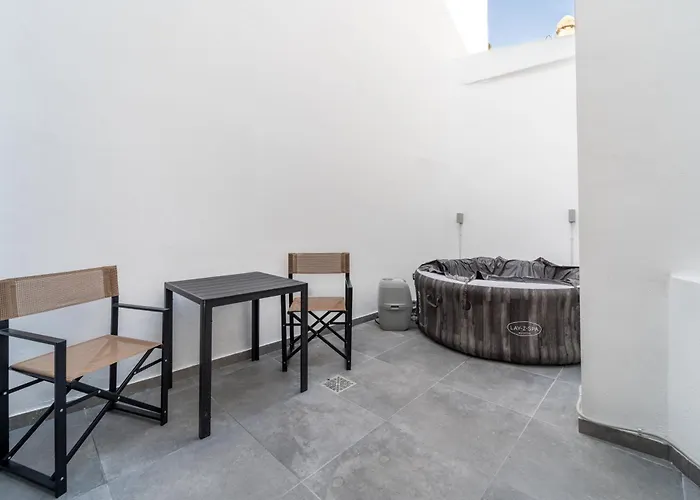 Alley 7, Old Town 4*