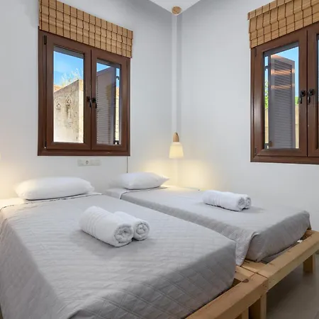 Alley 7, Old Town 4*