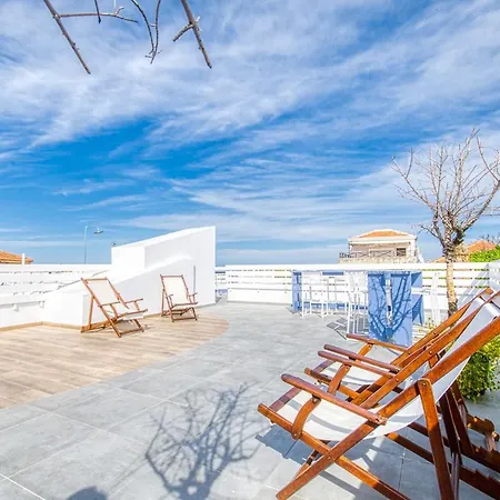 Alley 7, Old Town 4*