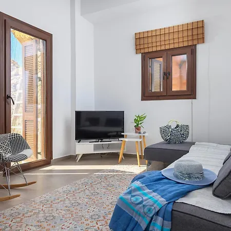 Alley 7, Old Town 4*